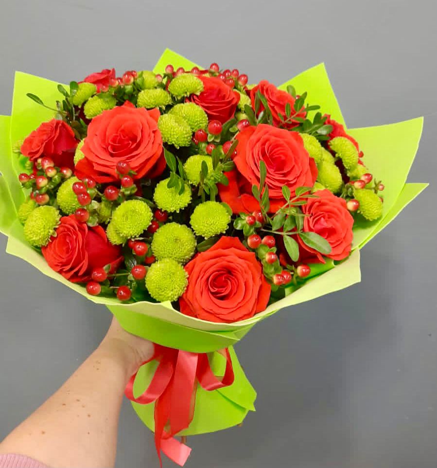 Букет цветов из: Хризантемы и Розы в Красном Балтийце