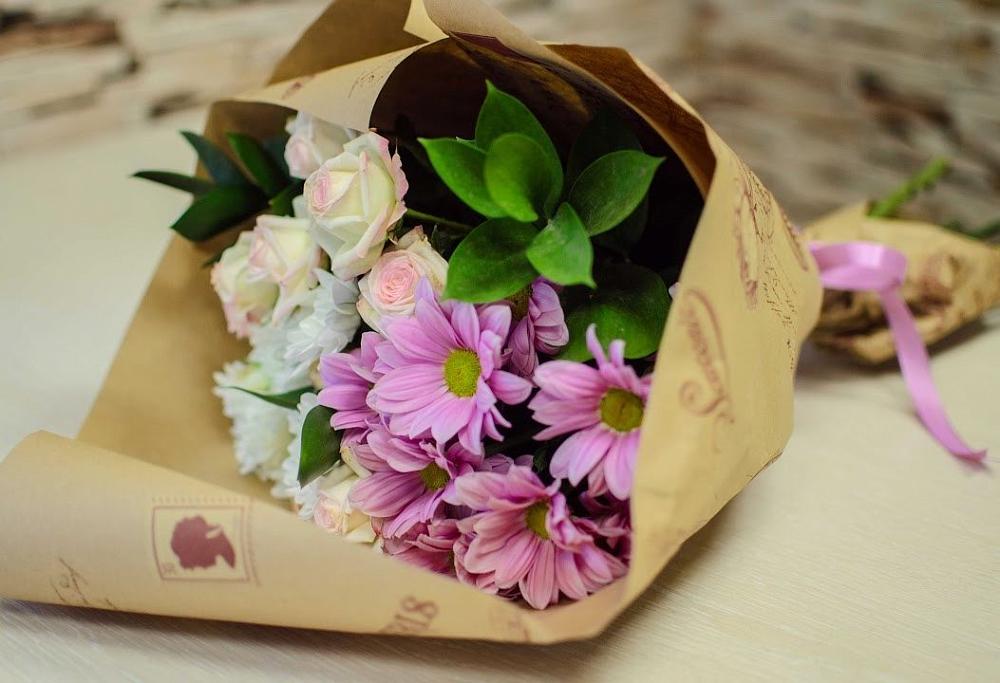 Букет цветов из: Розы и Хризантемы в Красном Балтийце