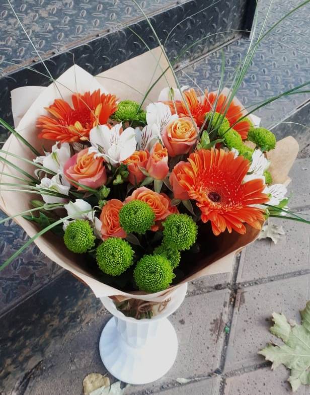 Букет цветов из: Герберы, Хризантемы, Альстромерии и Розы в Красном Балтийце