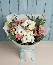 Букет цветов из:  Розы, Лизиантусы и Хризантемы в Красном Балтийце