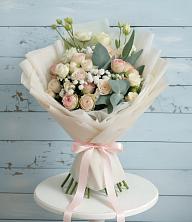 Букет цветов из:  Розы и Лизиантусы в Красном Балтийце