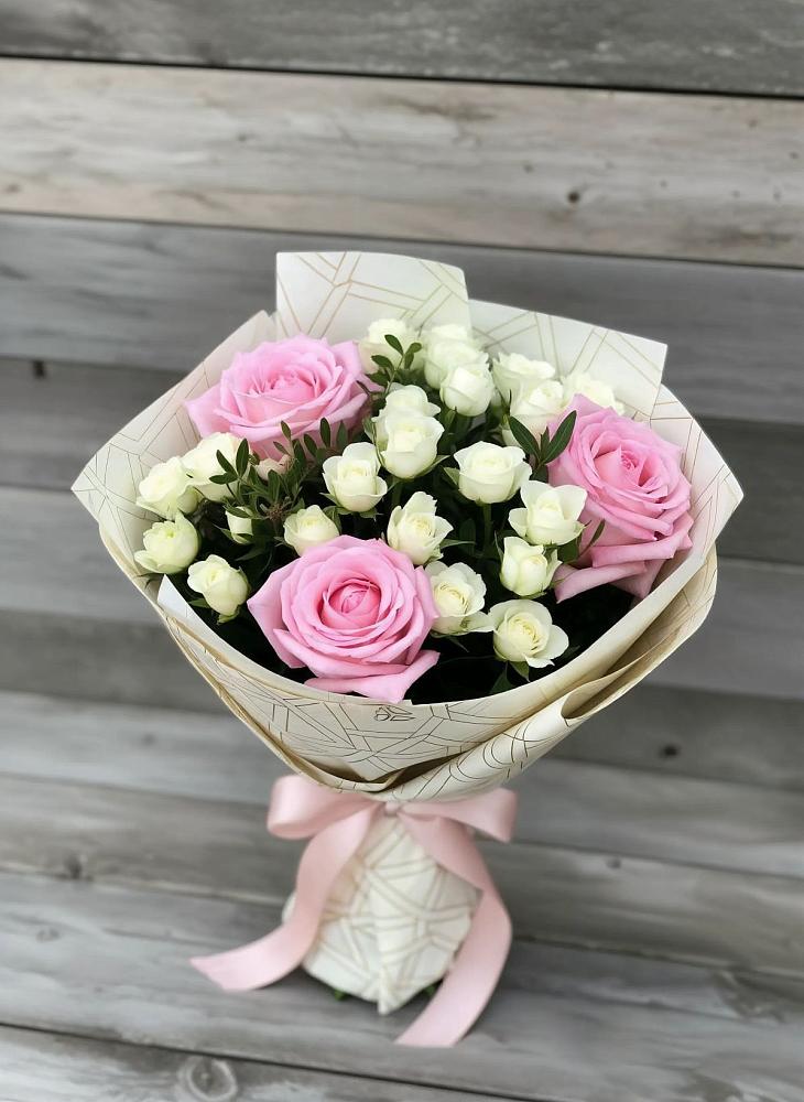 Букет цветов из: Розы в Красном Балтийце