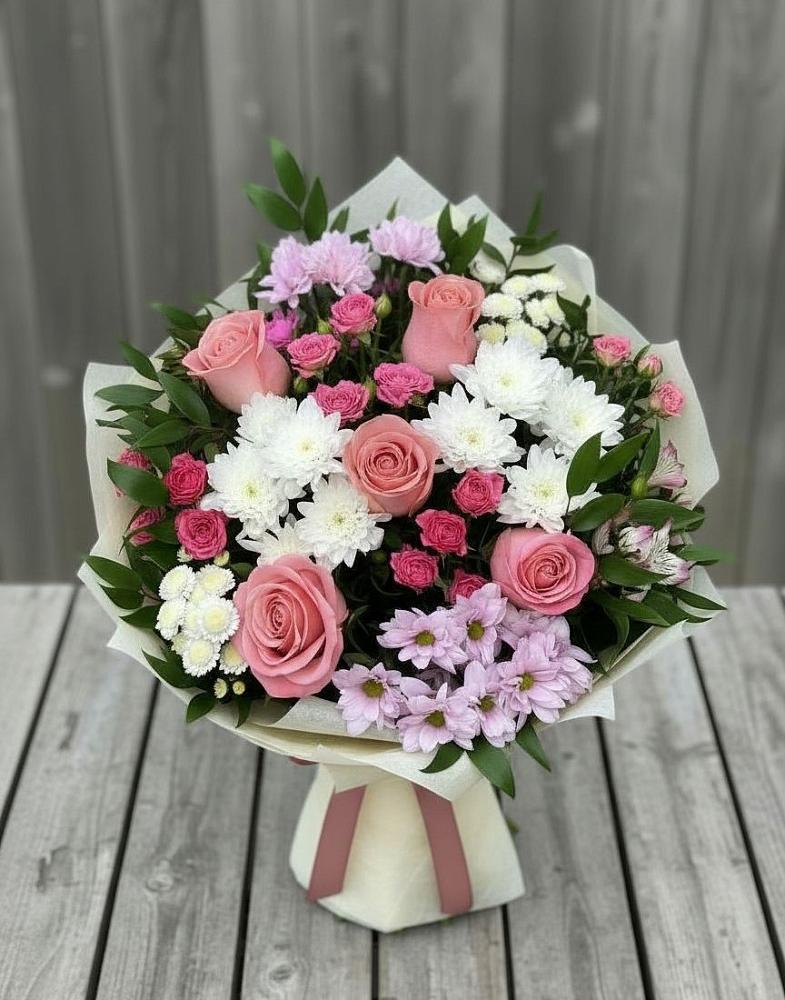 Букет цветов из: Альстромерии, Гвоздики, Розы и Хризантемы в Красном Балтийце