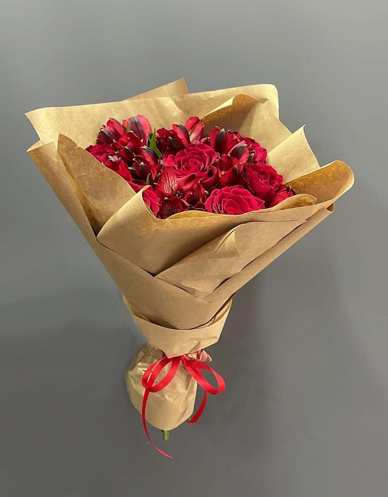 Букет цветов из: Альстромерии и Розы в Красном Балтийце