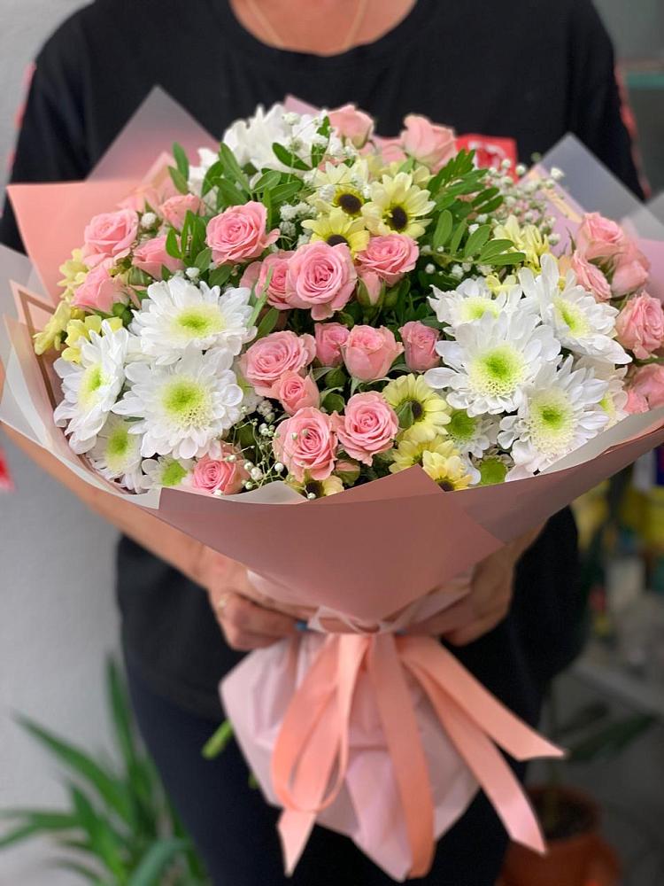 Букет цветов из: Розы и Хризантемы в Красном Балтийце