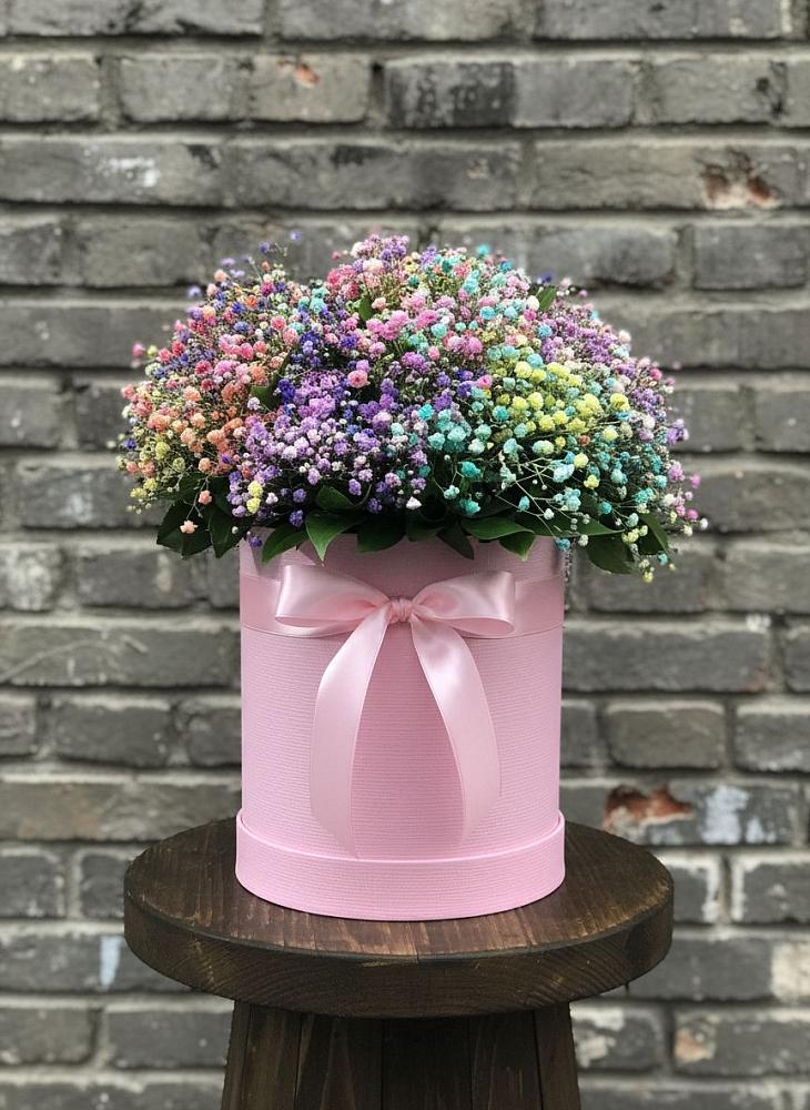 Цветочная композиция из Гипсофила и Розы в шляпной коробке в Красном Балтийце