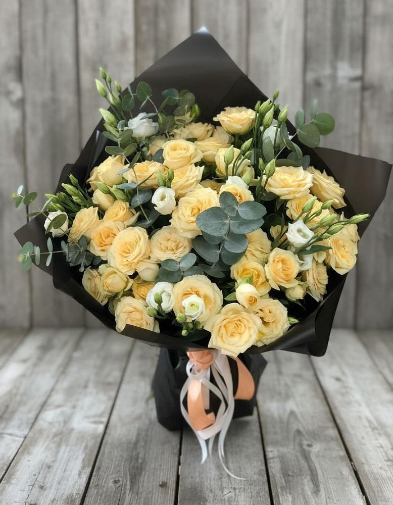 Букет цветов из: Розы и Лизиантусы в Красном Балтийце