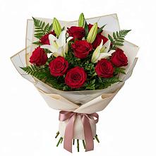 Букет цветов из:  Лилии и Розы в Красном Балтийце