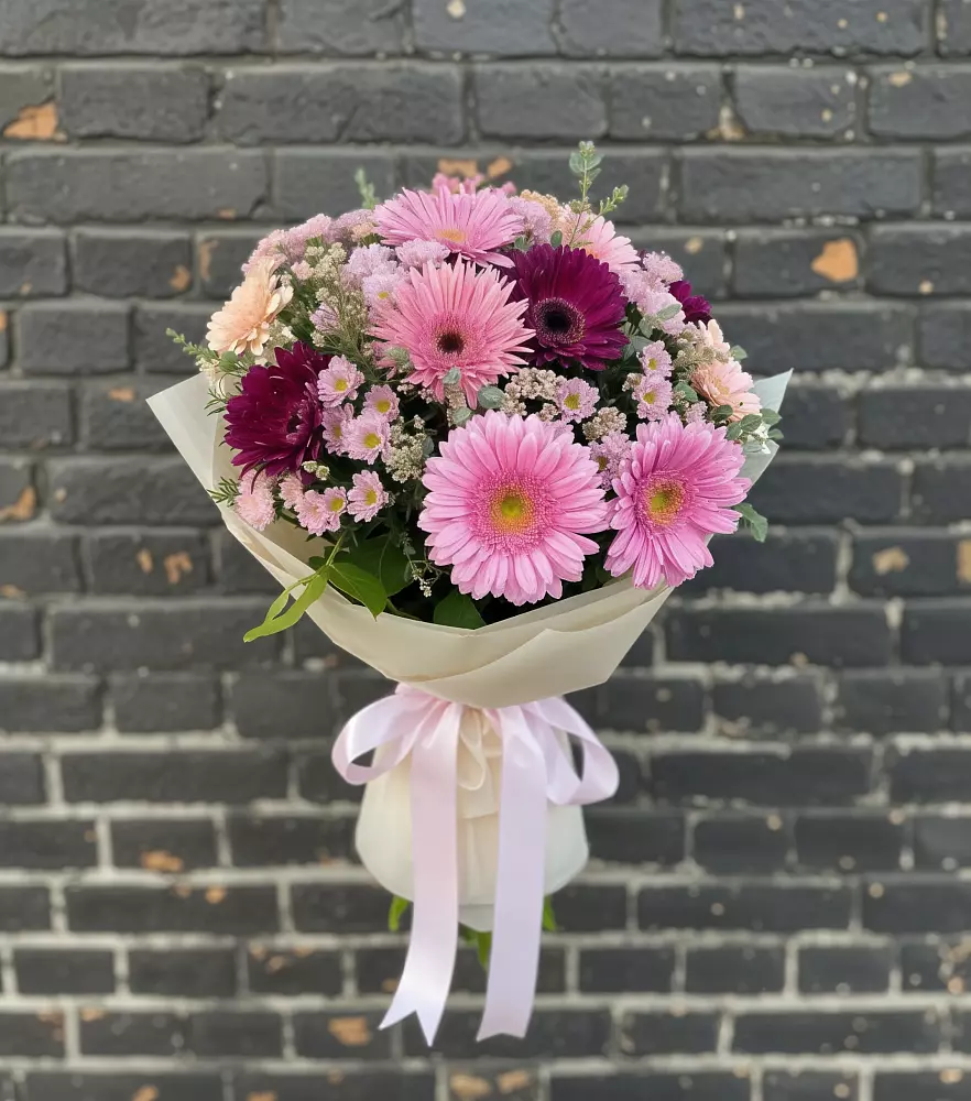 Букет цветов из: Герберы и Хризантемы в Красном Балтийце