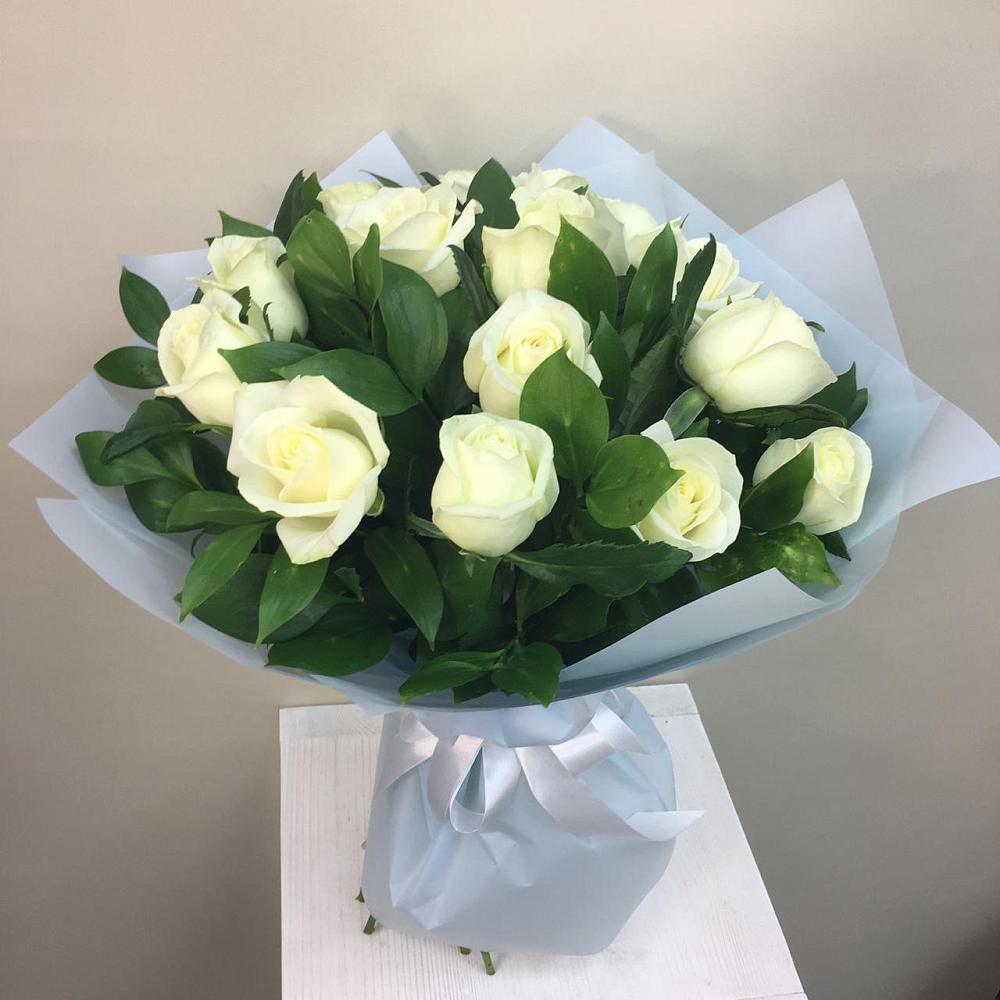 Букет 15 Белых роз Проуд в Красном Балтийце
