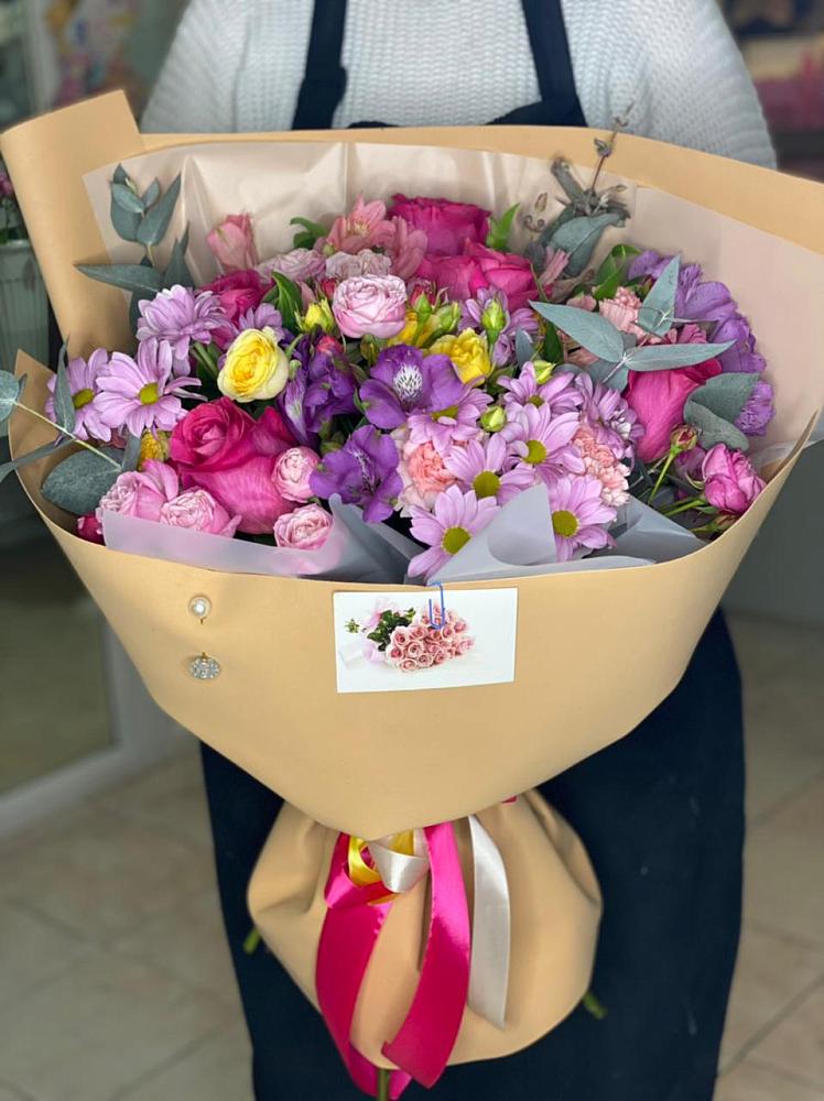 Букет цветов из: Хризантемы, Гвоздики и Альстромерии в Красном Балтийце