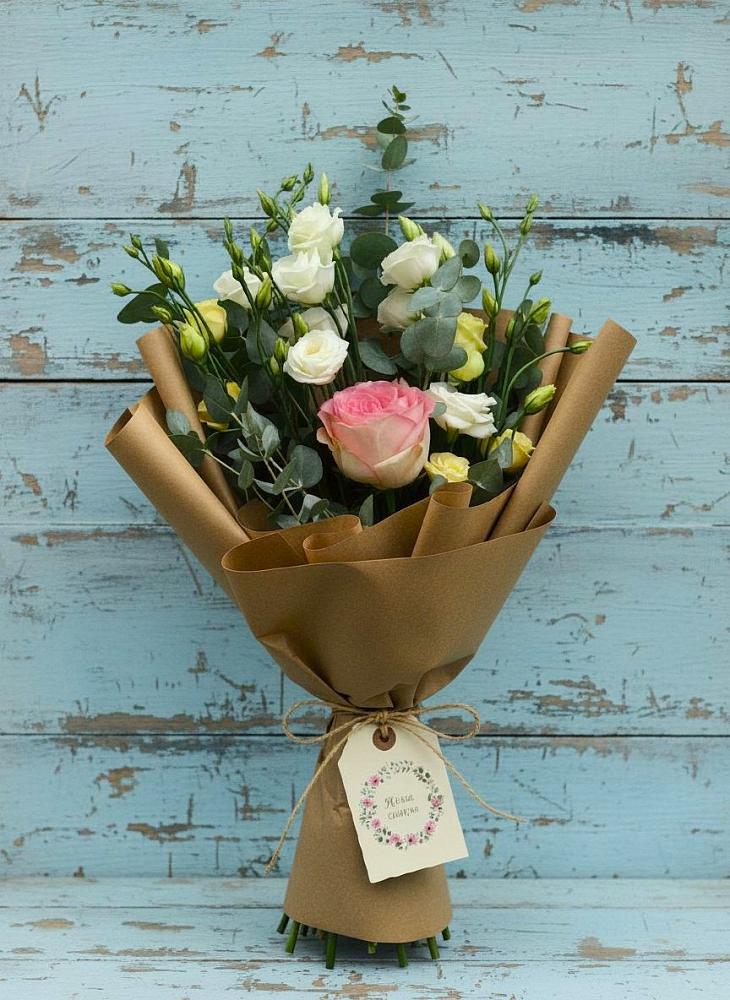 Букет цветов из: Розы и Лизиантусы в Красном Балтийце