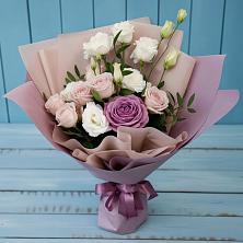 Букет цветов из:  Розы и Лизиантусы в Красном Балтийце