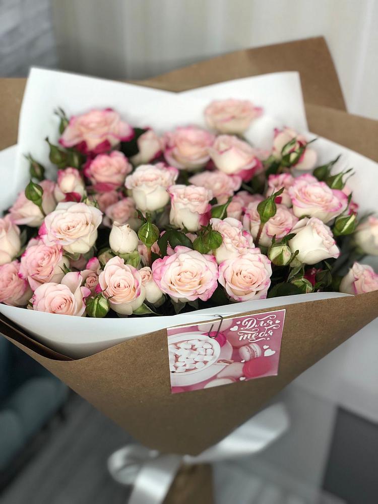 Букет цветов из: Розы в Красном Балтийце