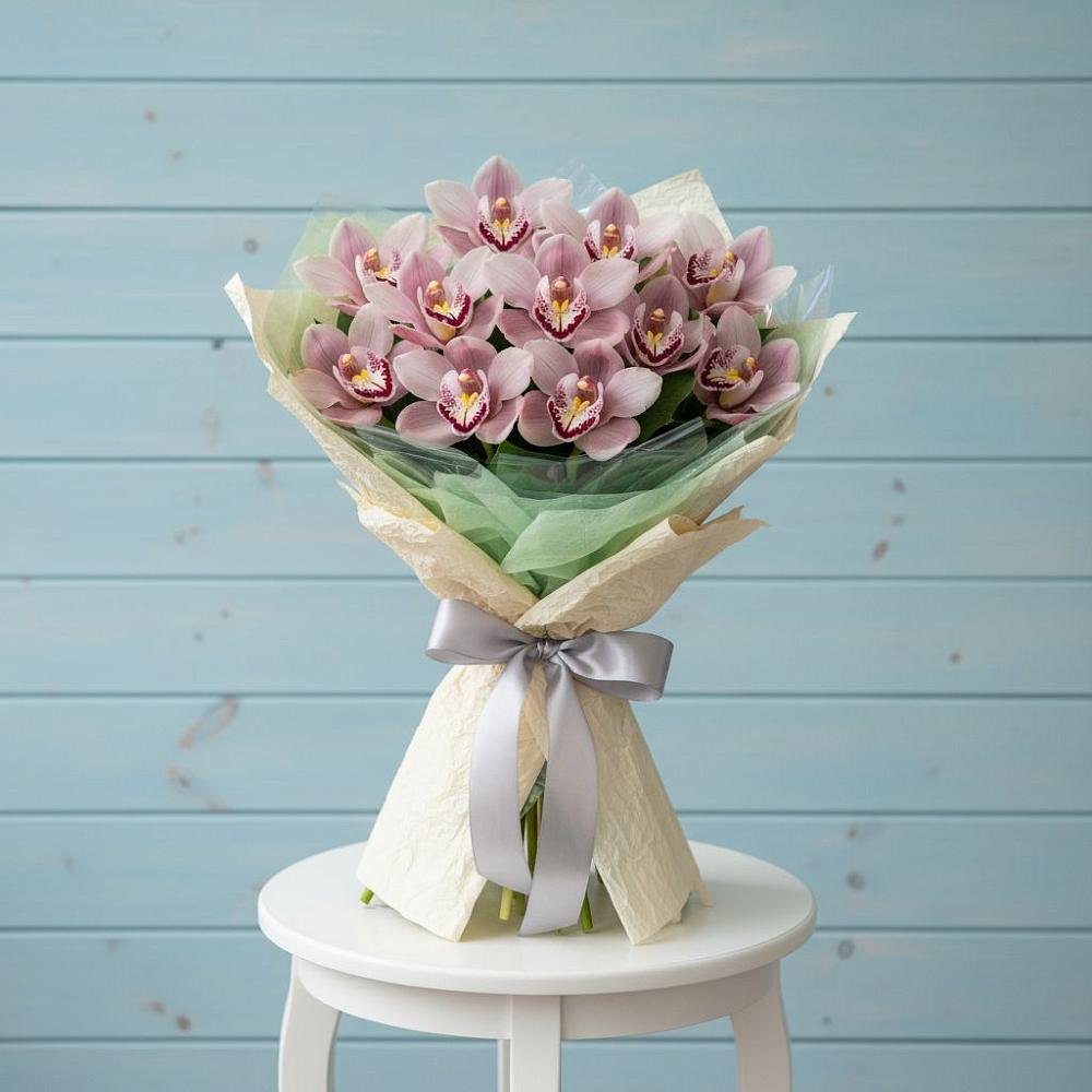 Букет цветов из: Орхидеи и Розы в Красном Балтийце