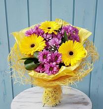 Букет цветов из:  Хризантемы и Герберы в Красном Балтийце