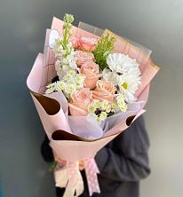 Букет цветов из:  Хризантемы и Розы в Красном Балтийце