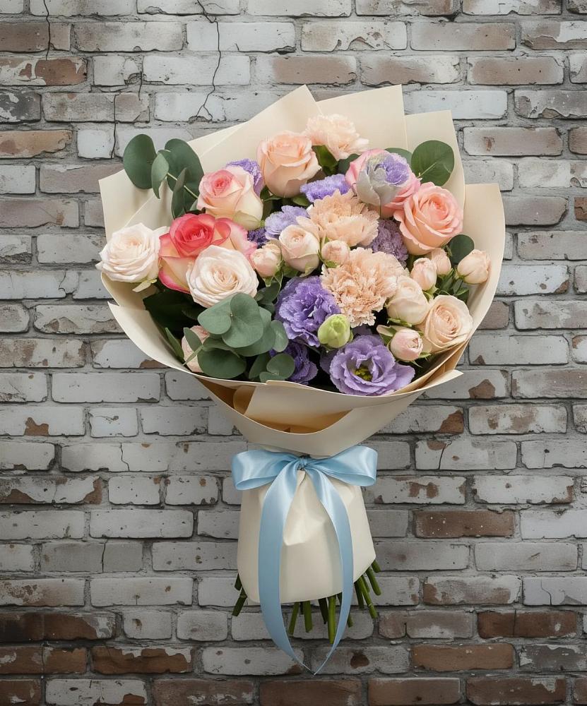 Букет цветов из: Розы, Лизиантусы и Гвоздики в Красном Балтийце