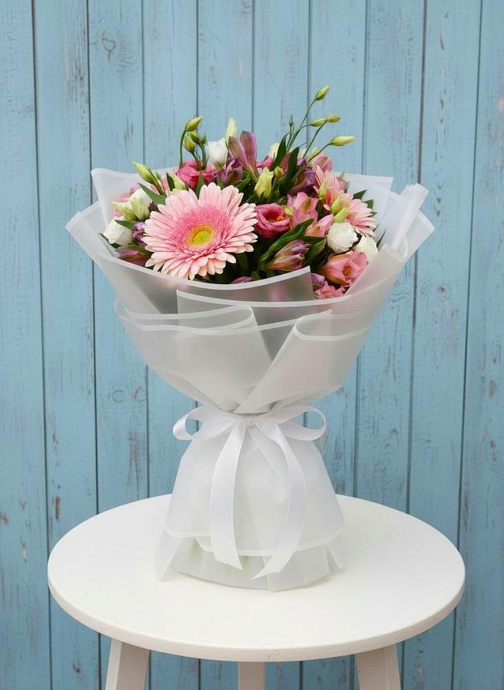 Букет цветов из: Герберы, Альстромерии и Лизиантусы в Красном Балтийце