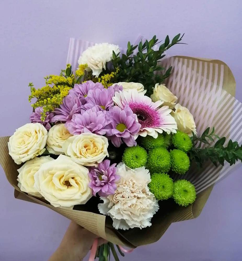 Букет цветов из: Хризантемы, Розы, Гвоздики и Герберы в Красном Балтийце