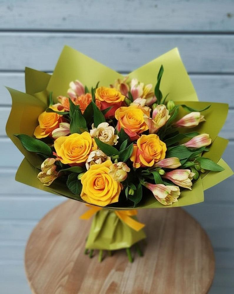Букет цветов из: Альстромерии и Розы в Красном Балтийце