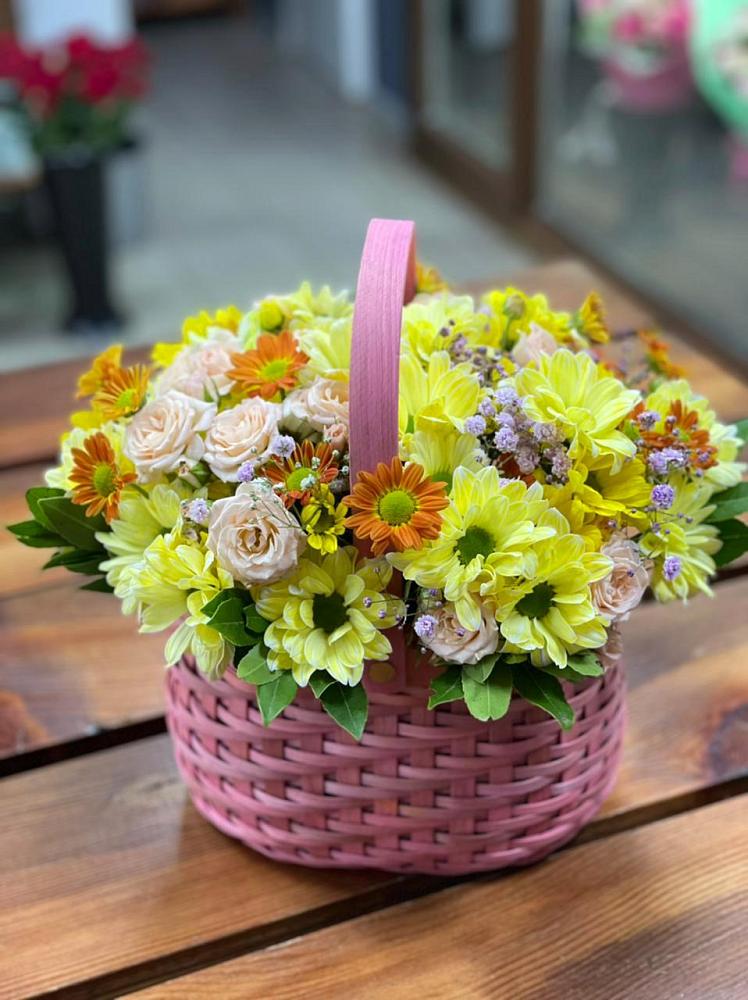 Цветочная композиция из Хризантемы и Розы в корзине в Красном Балтийце