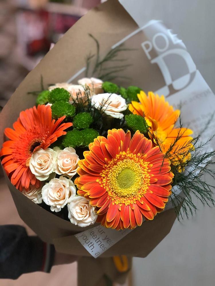 Букет цветов из: Герберы, Хризантемы и Розы в Красном Балтийце