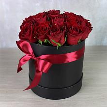 Цветочная композиция из Розы в шляпной коробке в Красном Балтийце