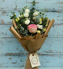 Букет цветов из:  Розы и Лизиантусы в Красном Балтийце