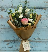 Букет цветов из:  Розы и Лизиантусы в Красном Балтийце