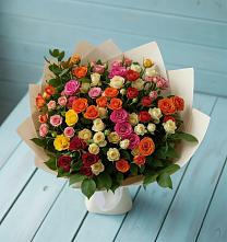 Букет Микс из разноцветных кустовых роз в Красном Балтийце