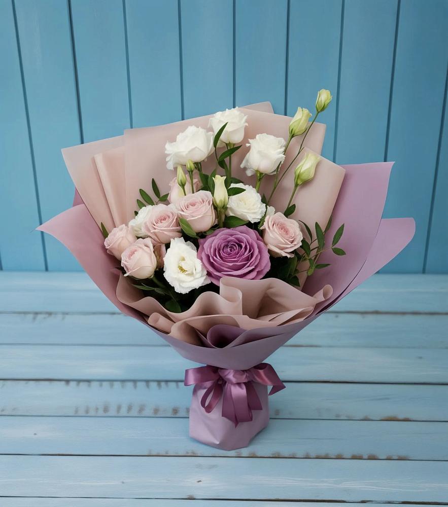 Букет цветов из: Розы и Лизиантусы в Красном Балтийце