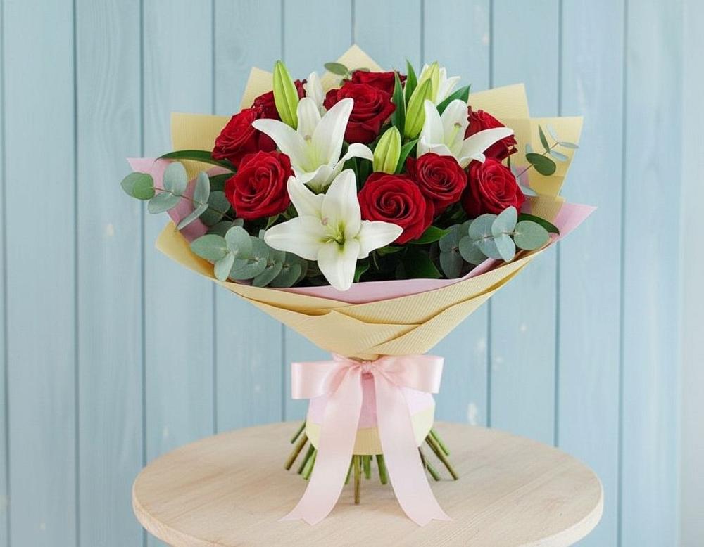 Букет цветов из: Лилии и Розы в Красном Балтийце
